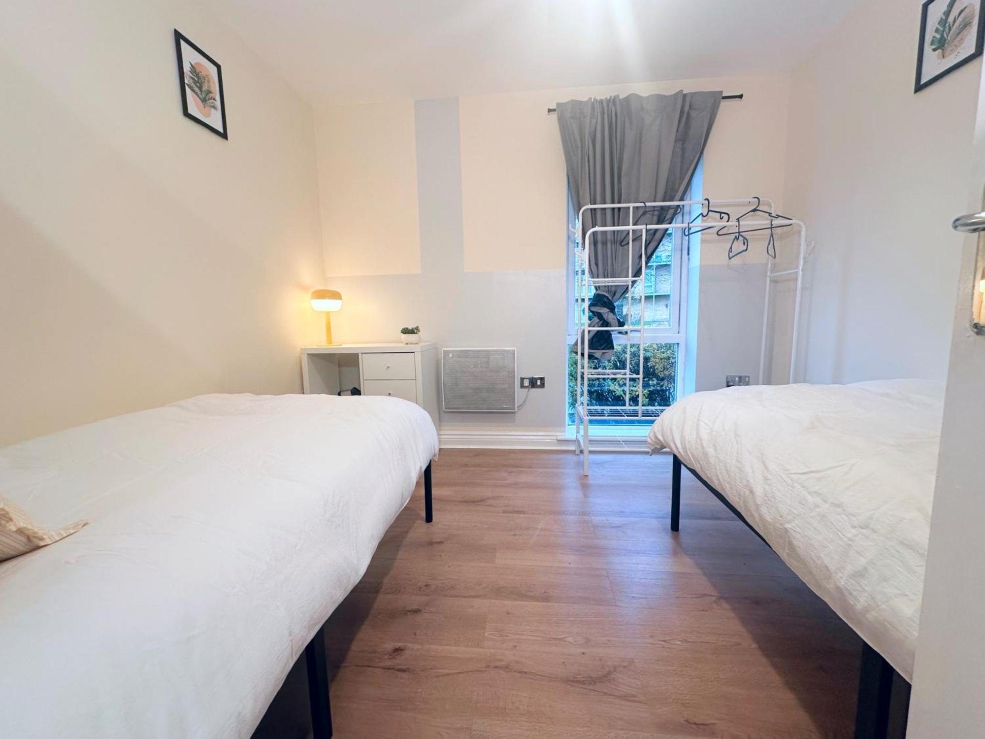 2bdr En Wembley Retreat *